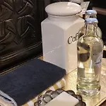 Sous La Houlette, 3 Suites, Pool And Sauna On Demand Oda ve Kahvaltı