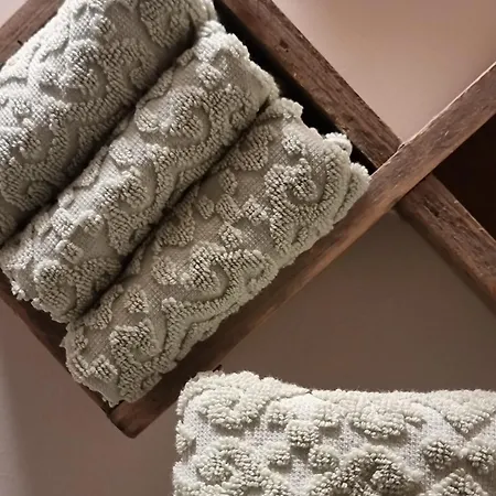 Sous La Houlette, 3 Suites, Pool And Sauna On Demand 4*