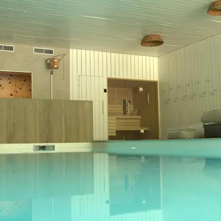 Sous La Houlette, 3 Suites, Pool And Sauna On Demand 4*