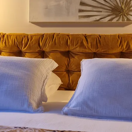 Sous La Houlette, 3 Suites, Pool And Sauna On Demand