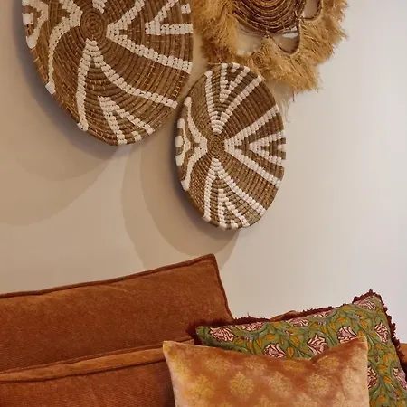 Frühstückspension Sous La Houlette, 3 Suites, Pool And Sauna On Demand