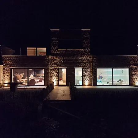 Sous La Houlette, 3 Suites, Pool And Sauna On Demand