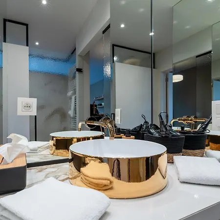 Sous La Houlette, 3 Suites, Pool And Sauna On Demand Bed & Breakfast