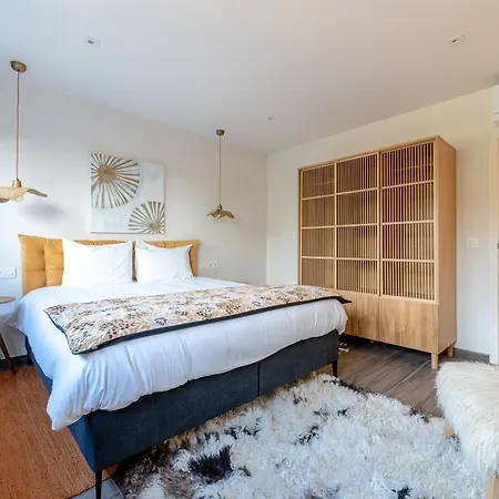 Sous La Houlette, 3 Suites, Pool And Sona On Demand Bed & Breakfast 4*