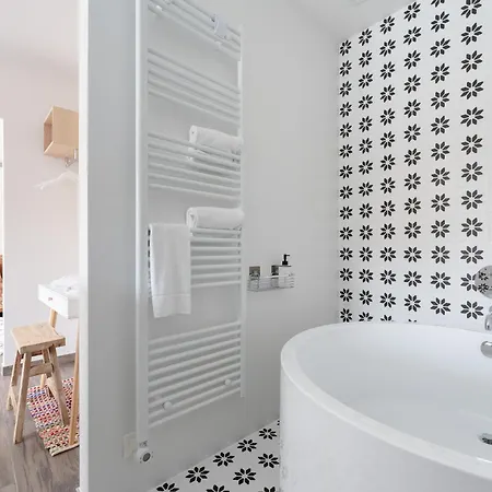 Bed & Breakfast Sous La Houlette, 3 Suites, Pool And Sauna On Demand 4*