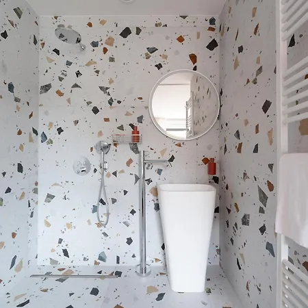 Sous La Houlette, 3 Suites, Pool And Sauna On Demand Frühstückspension 4*