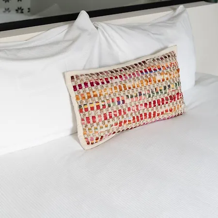 Bed & Breakfast Sous La Houlette, 3 Suites, Pool And Sauna On Demand 4*