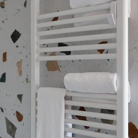 Sous La Houlette, 3 Suites, Pool And Sauna On Demand Bed & Breakfast 4*