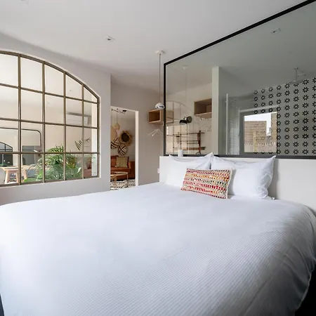 Sous La Houlette, Suites, Piscine Interieure Et Sauna Bed & Breakfast Villers-la-Ville