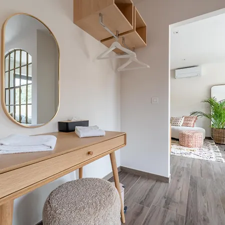 Sous La Houlette, 3 Suites, Pool And Sauna On Demand Frühstückspension