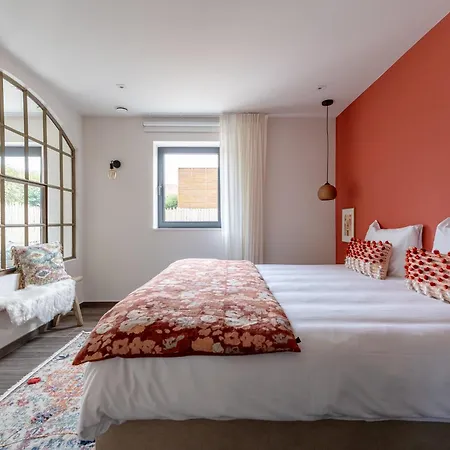 Sous La Houlette, 3 Suites, Pool And Sauna On Demand Frühstückspension 4*