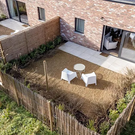 Bed & Breakfast Sous La Houlette, 3 Suites, Pool And Sauna On Demand 4*