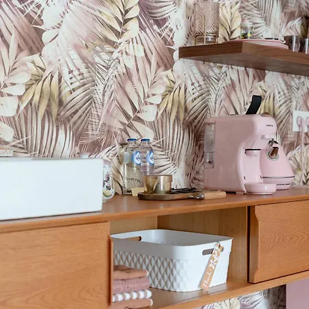 Sous La Houlette, 3 Suites, Pool And Sauna On Demand Bed & Breakfast