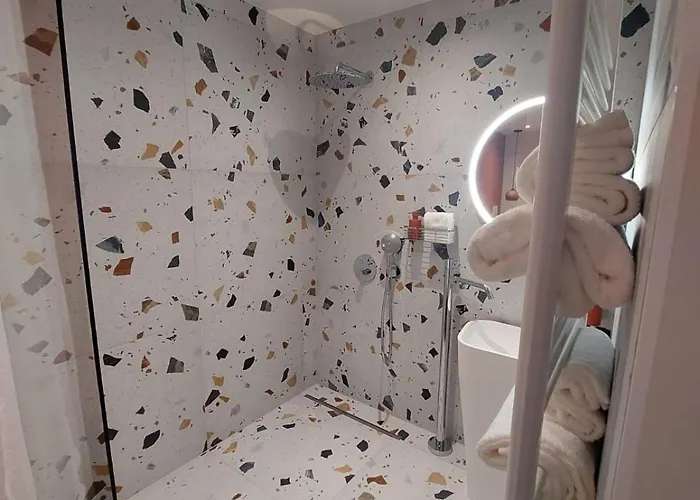 Sous La Houlette, 3 Suites, Pool And Sauna On Demand