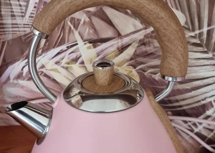 Sous La Houlette, 3 Suites, Pool And Sauna On Demand Bed and Breakfast 4*