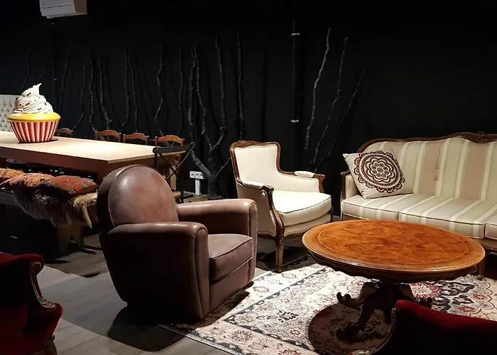 Bed and Breakfast Sous La Houlette, 3 Suites, Pool And Sauna On Demand 4*