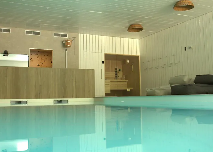 Sous La Houlette, 3 Suites, Pool And Sauna On Demand 4*