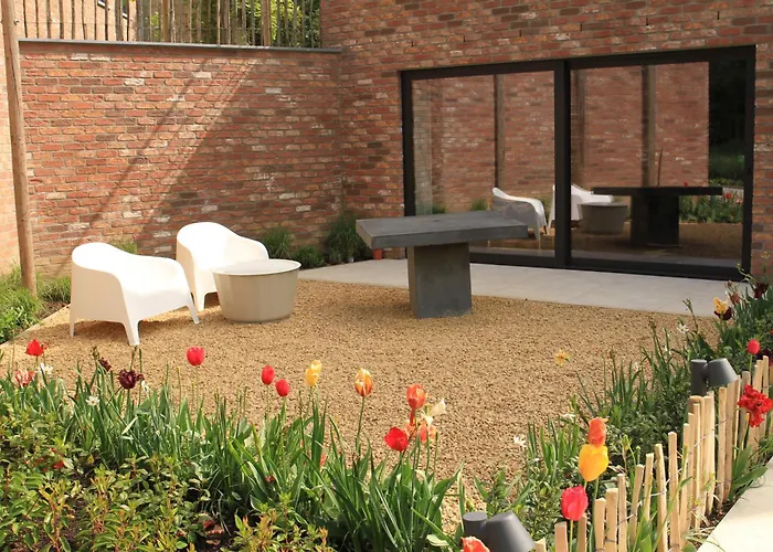 Sous La Houlette, 3 Suites, Pool And Sauna On Demand Bed and Breakfast 4*