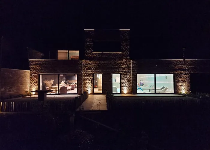 Sous La Houlette, 3 Suites, Pool And Sauna On Demand