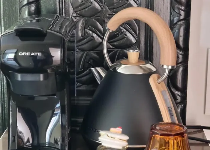 Sous La Houlette, 3 Suites, Pool And Sauna On Demand Bed and Breakfast