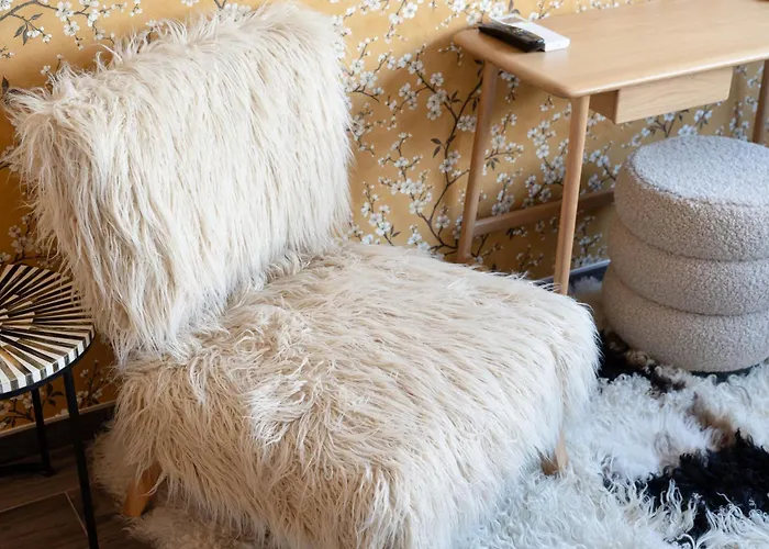 Bed and Breakfast Sous La Houlette, 3 Suites, Pool And Sauna On Demand Villers-la-Ville