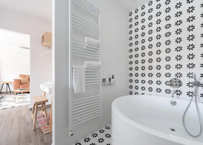 Bed and Breakfast Sous La Houlette, 3 Suites, Pool And Sauna On Demand 4*