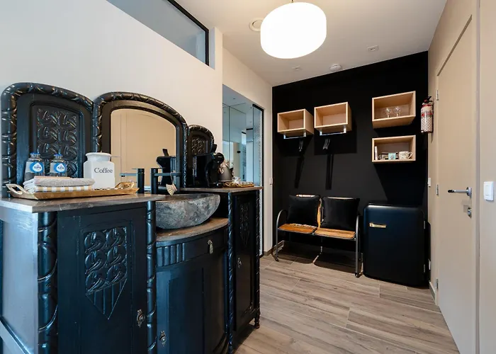 Bed and Breakfast Sous La Houlette, 3 Suites, Pool And Sauna On Demand Villers-la-Ville