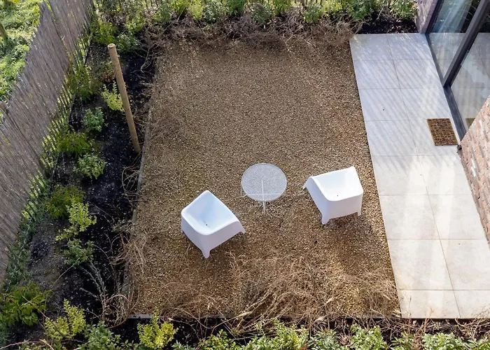 Bed and Breakfast Sous La Houlette, 3 Suites, Pool And Sauna On Demand