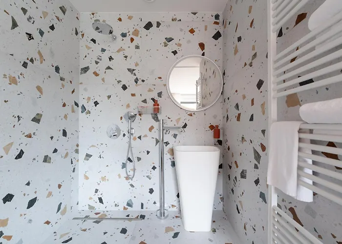 Sous La Houlette, 3 Suites, Pool And Sauna On Demand Bed and Breakfast 4*