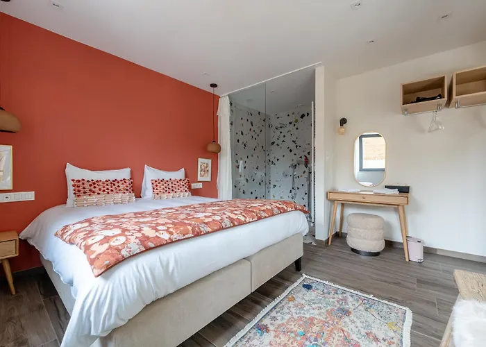 Sous La Houlette, 3 Suites, Pool And Sauna On Demand 4*