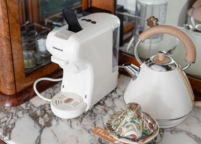 Bed and Breakfast Sous La Houlette, 3 Suites, Pool And Sauna On Demand