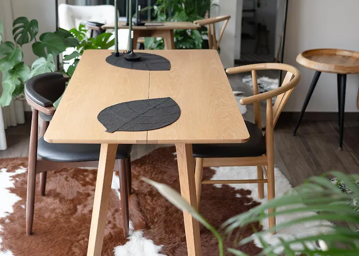 Bed and Breakfast Sous La Houlette, 3 Suites, Pool And Sauna On Demand