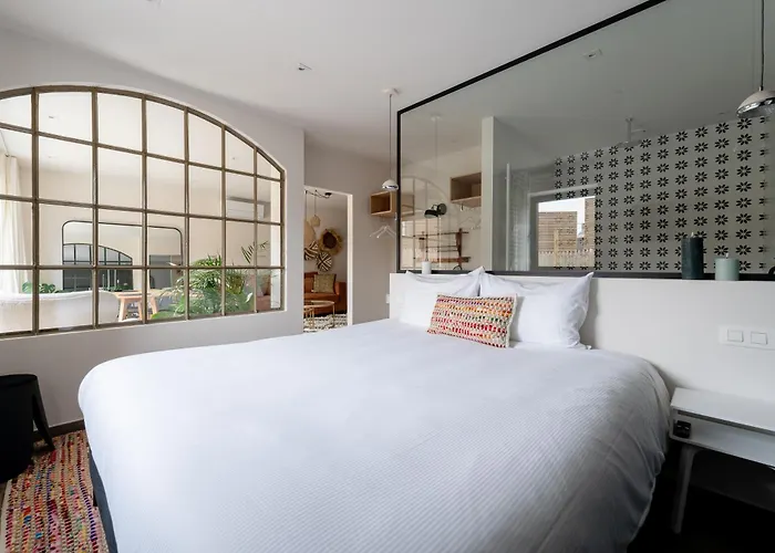 Sous La Houlette, 3 Suites, Pool And Sauna On Demand Bed and Breakfast Villers-la-Ville