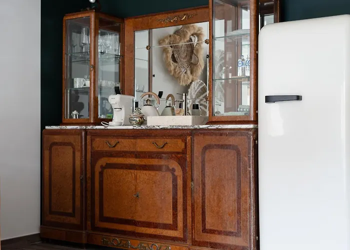 Bed and Breakfast Sous La Houlette, 3 Suites, Pool And Sauna On Demand