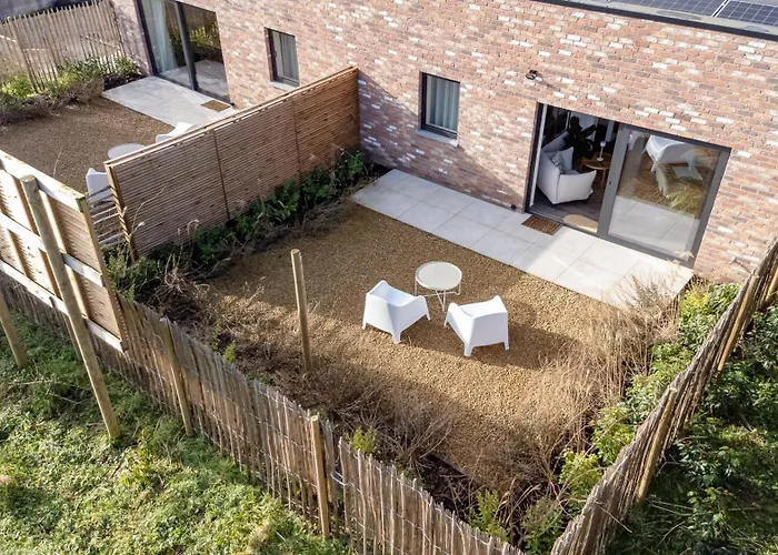 Bed and Breakfast Sous La Houlette, 3 Suites, Pool And Sauna On Demand 4*