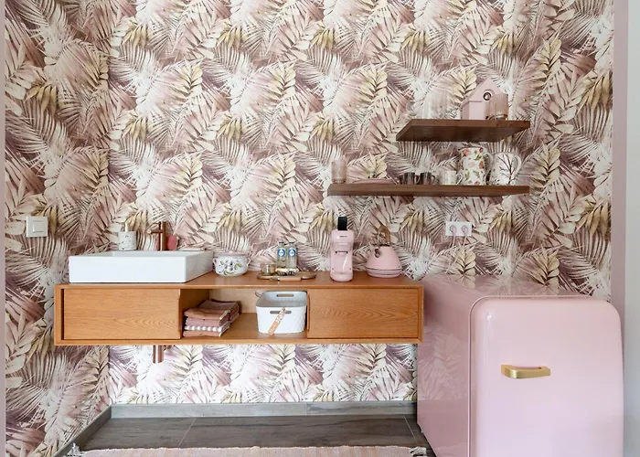 Bed and Breakfast Sous La Houlette, 3 Suites, Pool And Sauna On Demand 4*